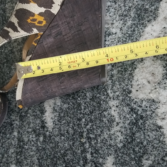 (9M) Tahari ❤ ❤ Animal Print Wedge ❤ Hot ❤ Summer ❤ Vacay ❤ - Picture 9 of 9